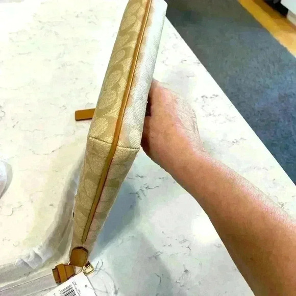 Beautiful NWT Coach Crossbody - Picture 10 of 13